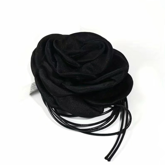 Jane Chic Designs Rose Cameo - Picture 1 of 4